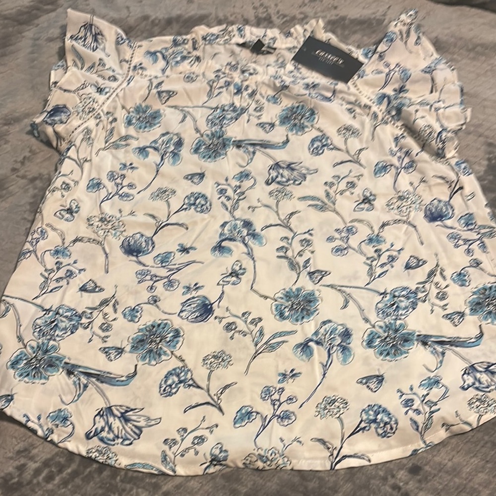 Cassee’s White\Blue Floral Blouse